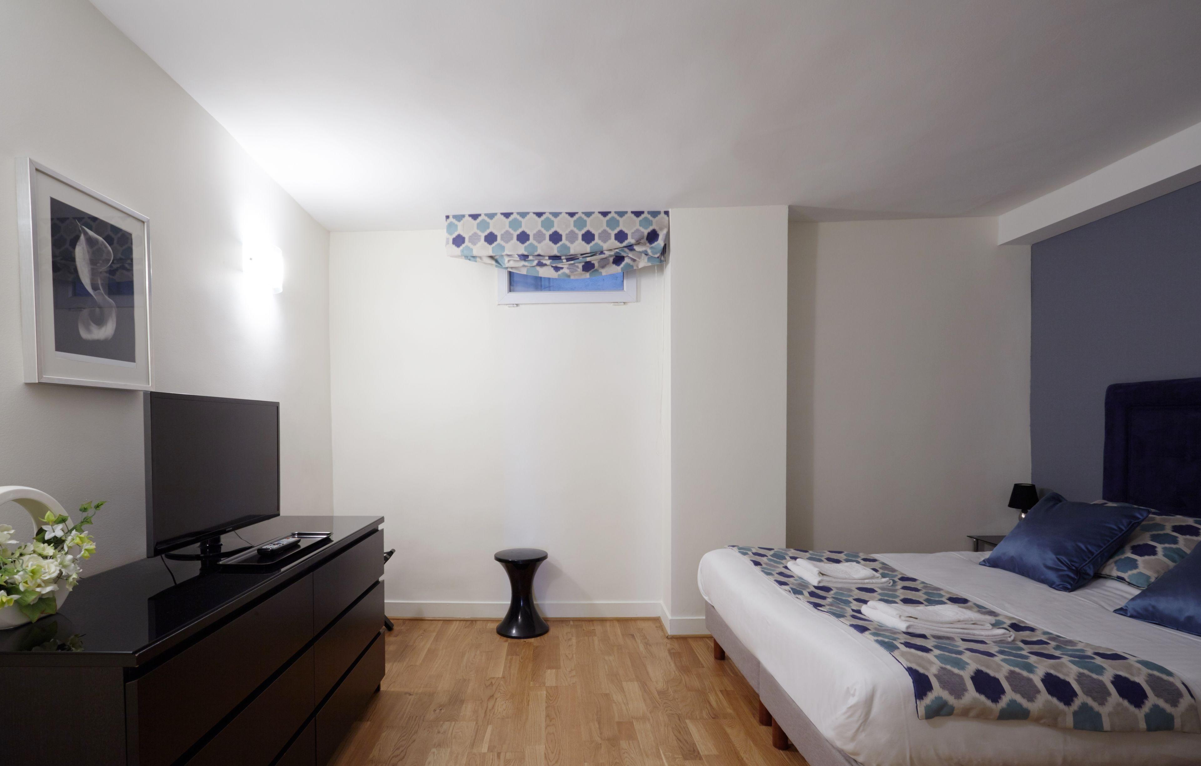 Du Louvre St Honoré *