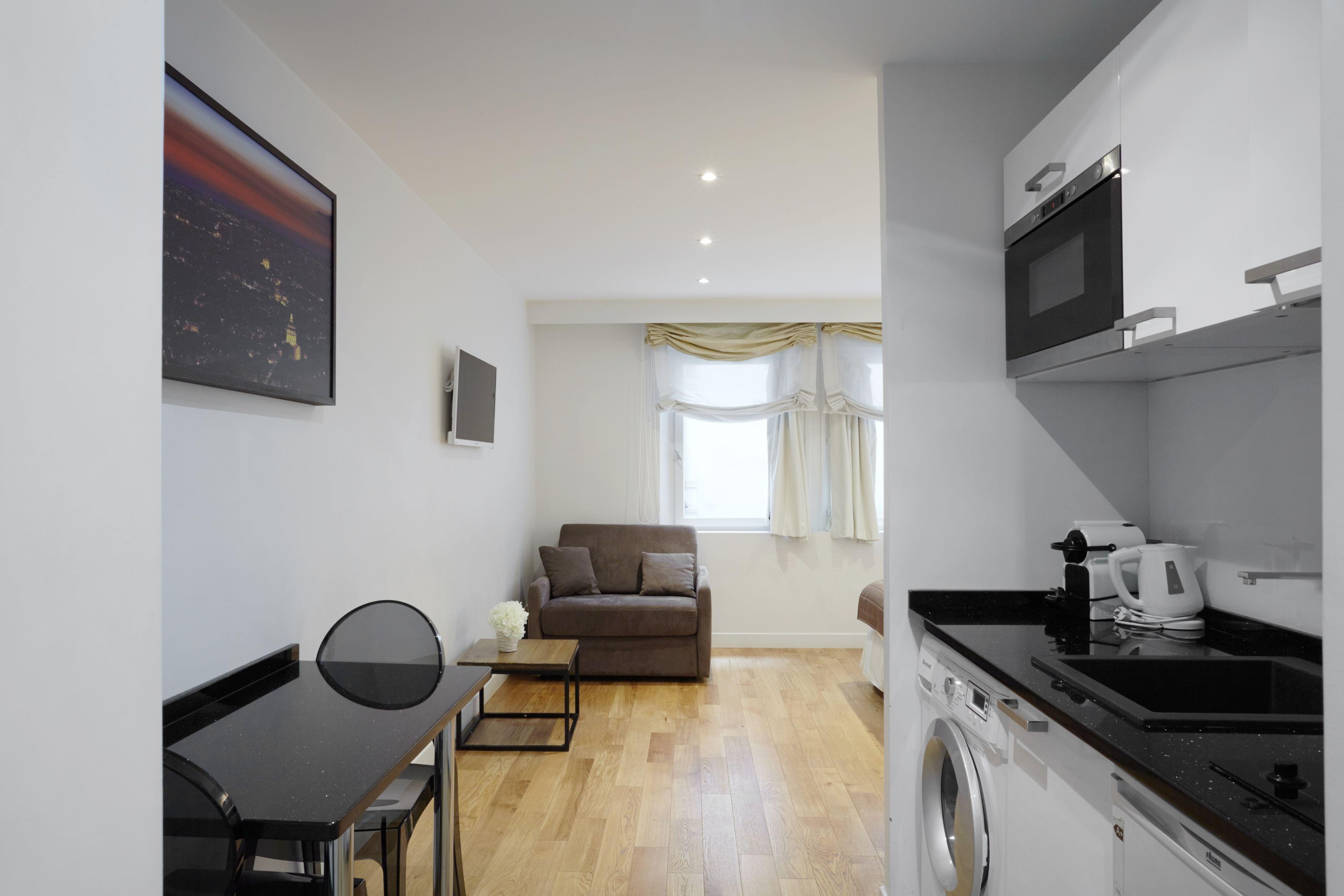 Du Louvre St Honoré *