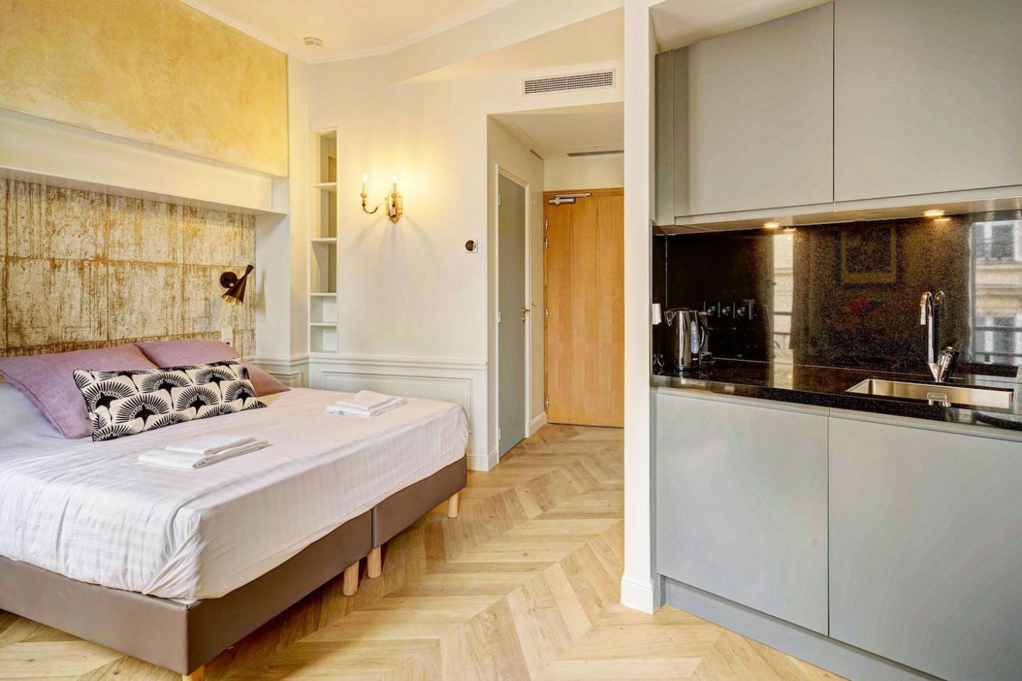 Du Louvre St Honore Paris