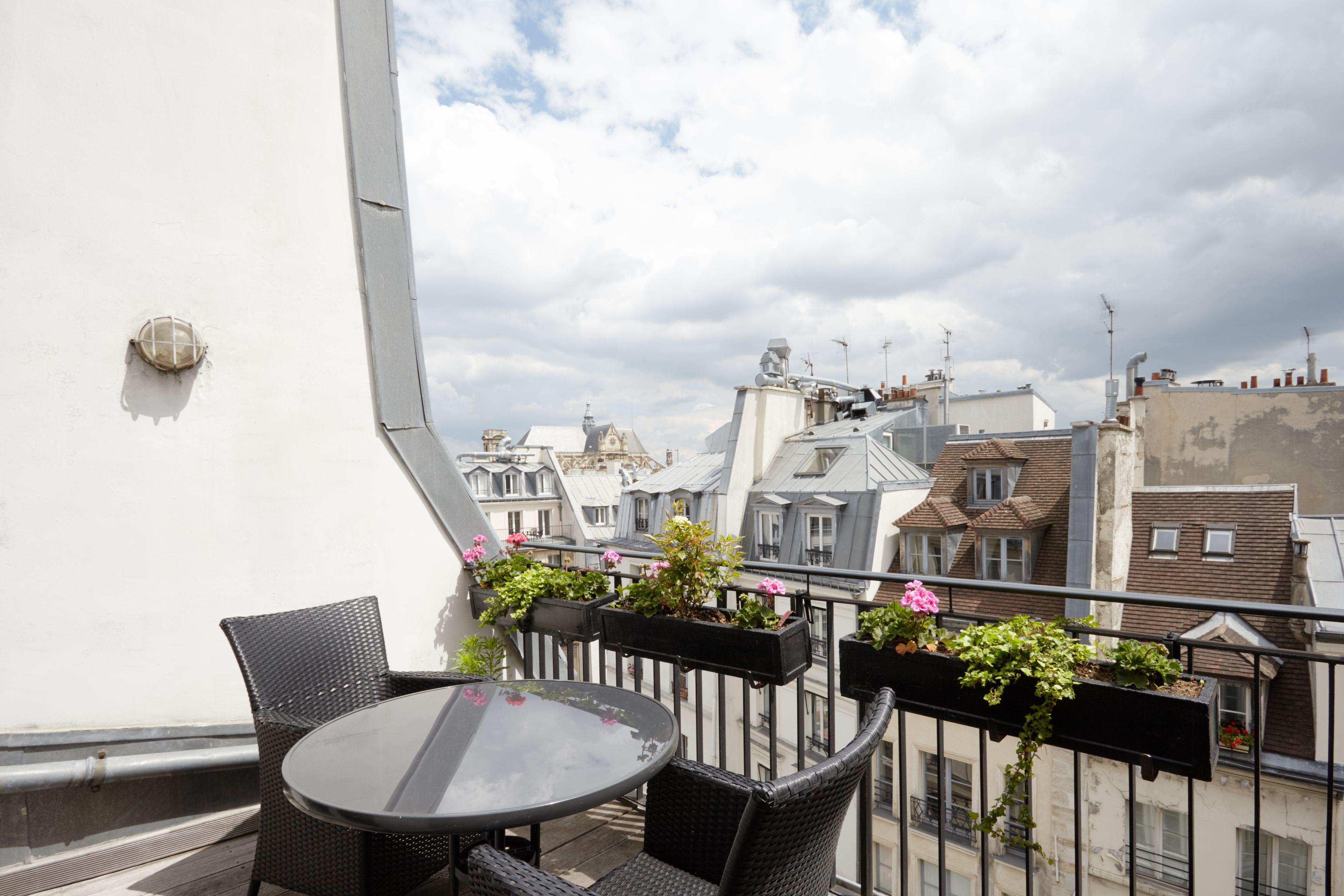 Du Louvre St Honore * Paris