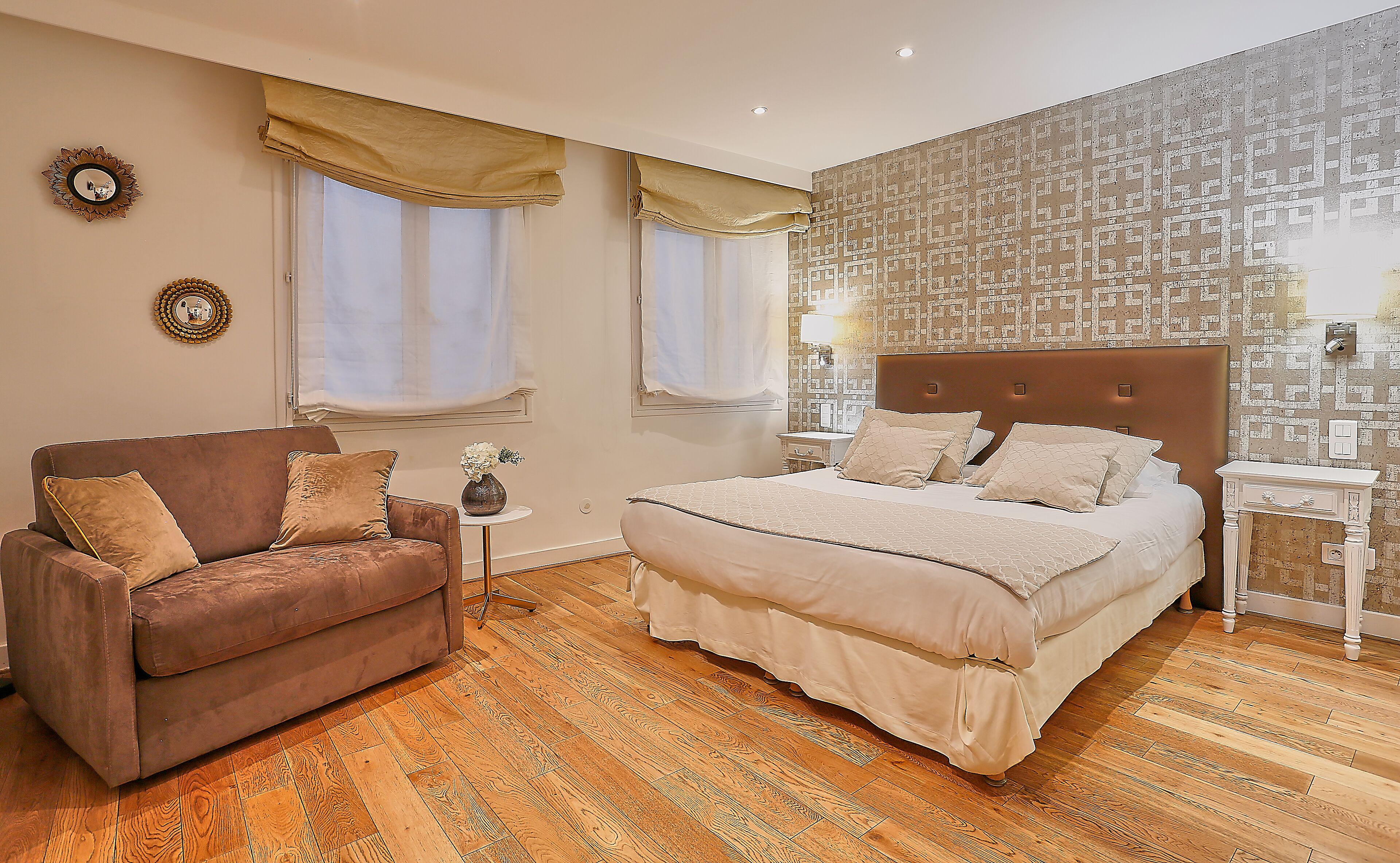 Du Louvre St Honore * Paris