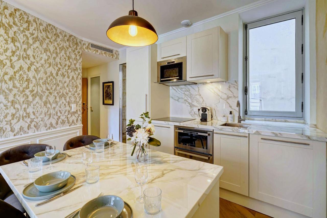 Apartment Du Louvre St Honore